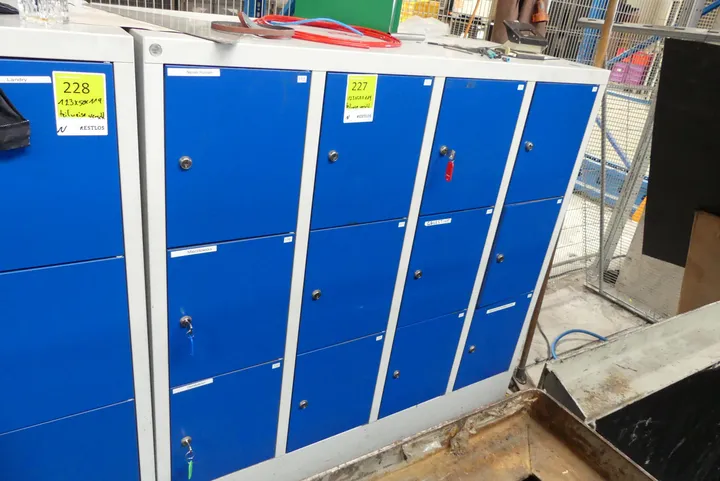 Spindschrank, ohne Inhalt Maße in cm ca. 123 x 50 x 119 / Hinweis: teilweise verschlossen